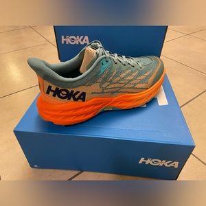 Mens NWOT Hoka Speedgoat 5